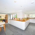 Carreaux ou planché, que choisir pour votre sol de maison?